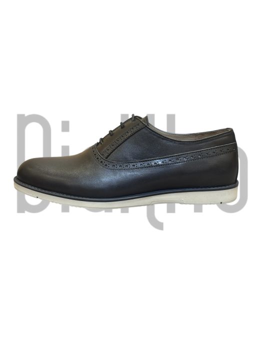 Vendeur de chaussures au Sénégal